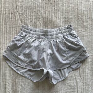 Lululemon Hotty Hot Low-Rise Lined Short 2.5"